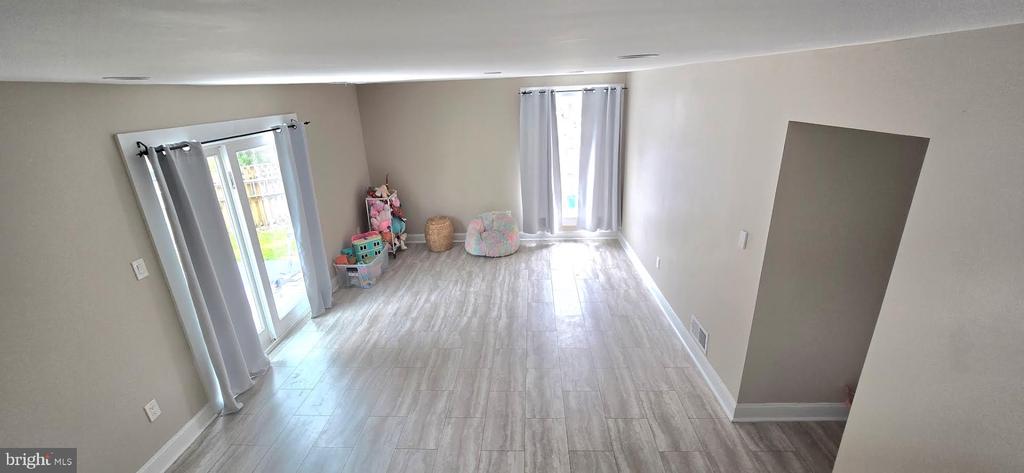 919 PLAYFORD LANE