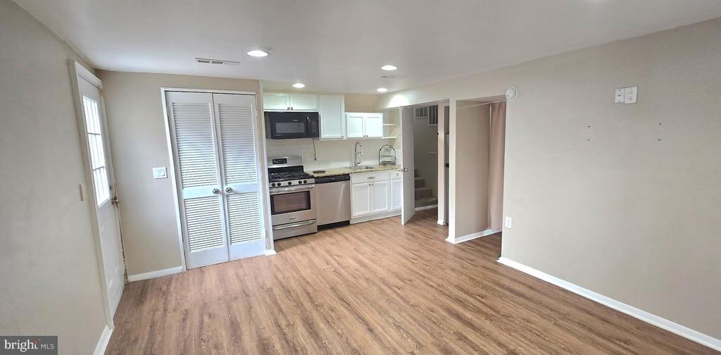 919 PLAYFORD LANE