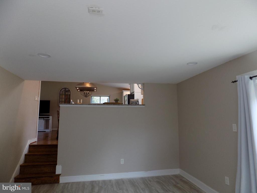 919 PLAYFORD LANE