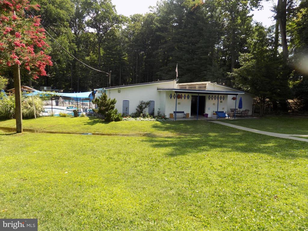 919 PLAYFORD LANE
