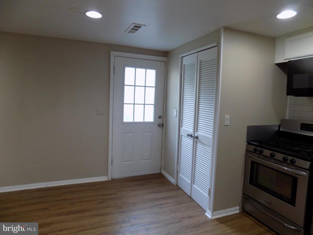919 PLAYFORD LANE