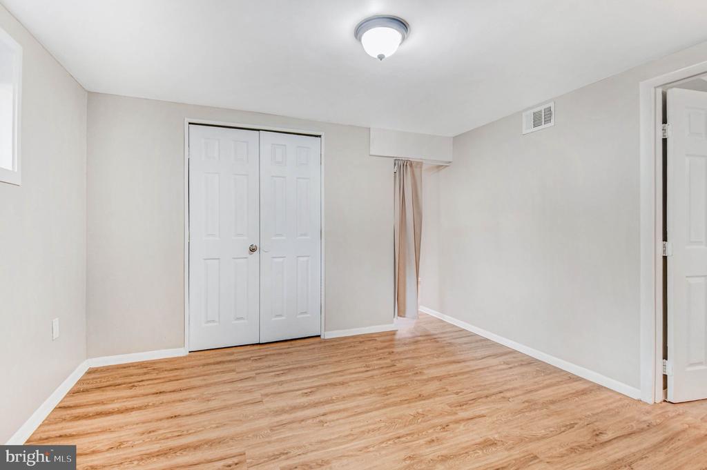 919 PLAYFORD LANE