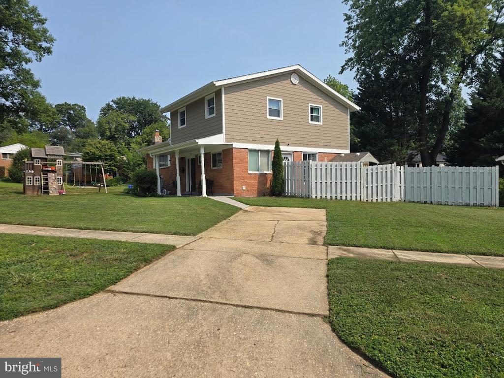 919 PLAYFORD LANE