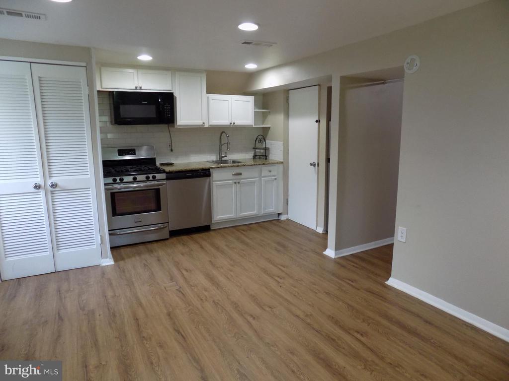 919 PLAYFORD LANE