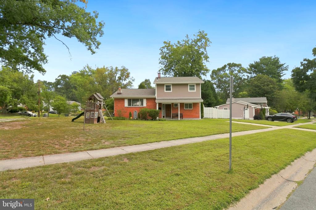 919 PLAYFORD LANE