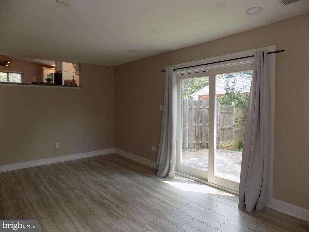 919 PLAYFORD LANE