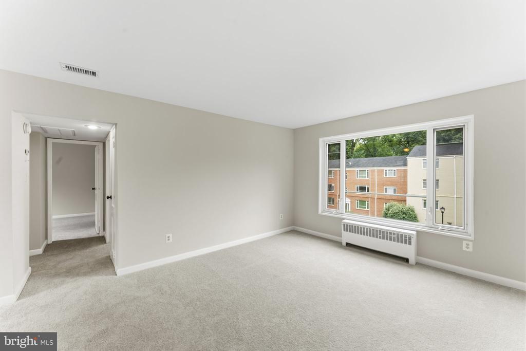 10413 MONTROSE AVENUE Unit: 202
