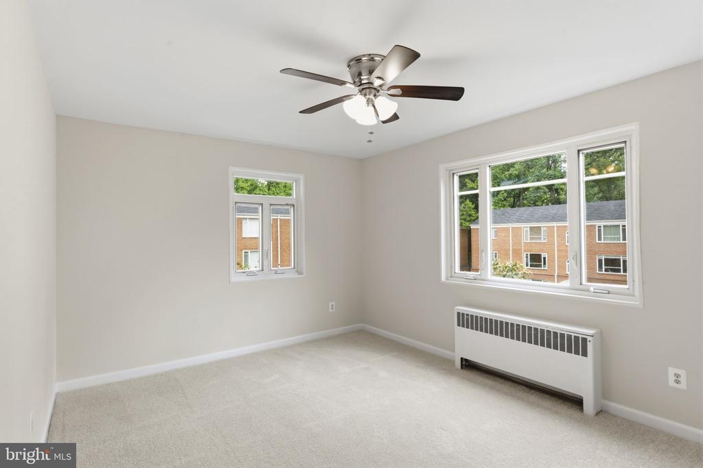 10413 MONTROSE AVENUE Unit: 202