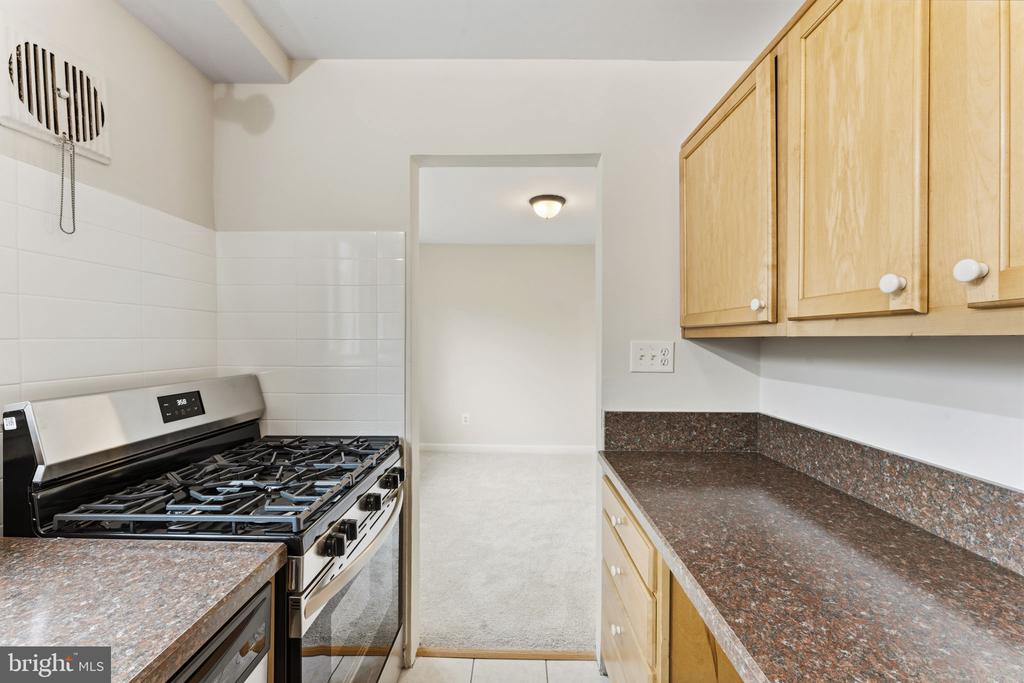10413 MONTROSE AVENUE Unit: 202