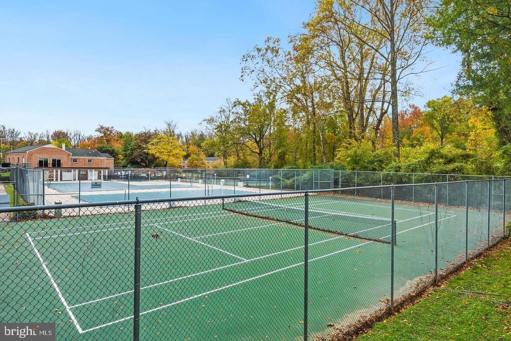 10413 MONTROSE AVENUE Unit: 202