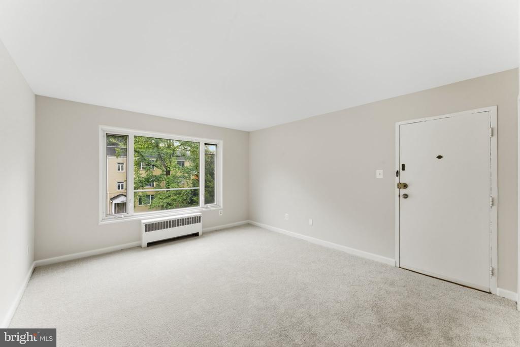 10413 MONTROSE AVENUE Unit: 202