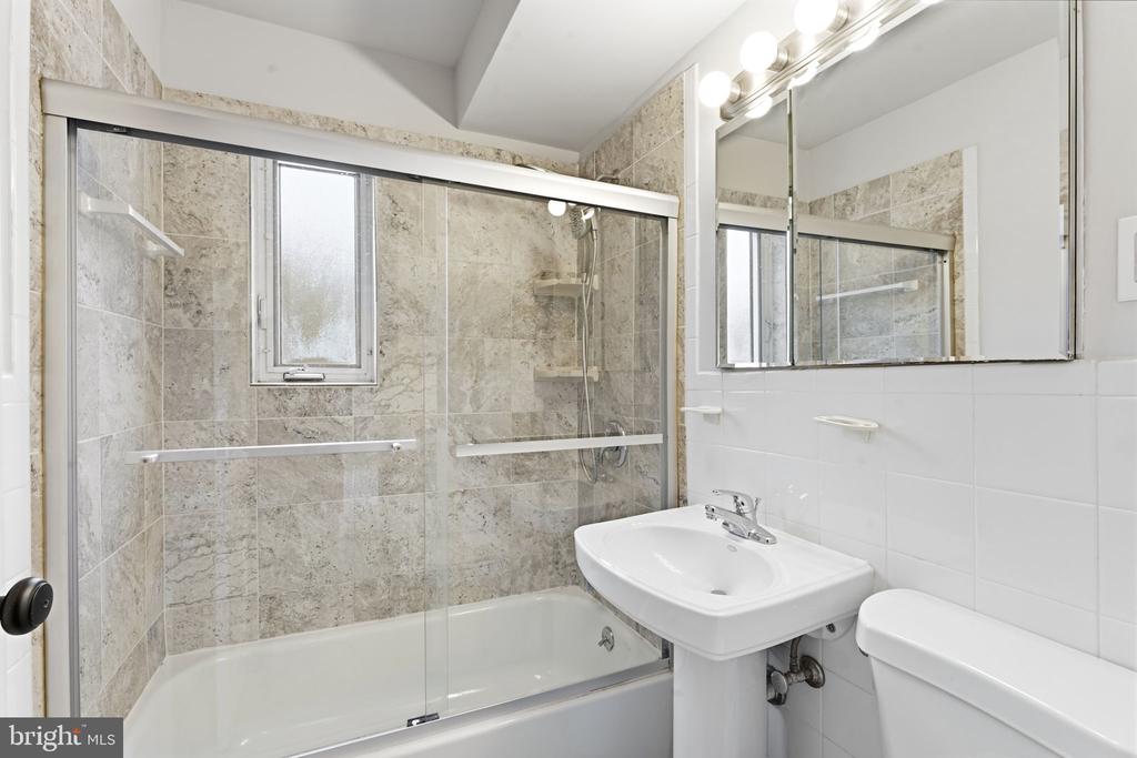 10413 MONTROSE AVENUE Unit: 202