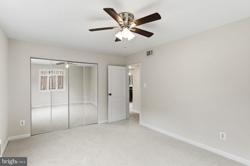 10413 MONTROSE AVENUE Unit: 202