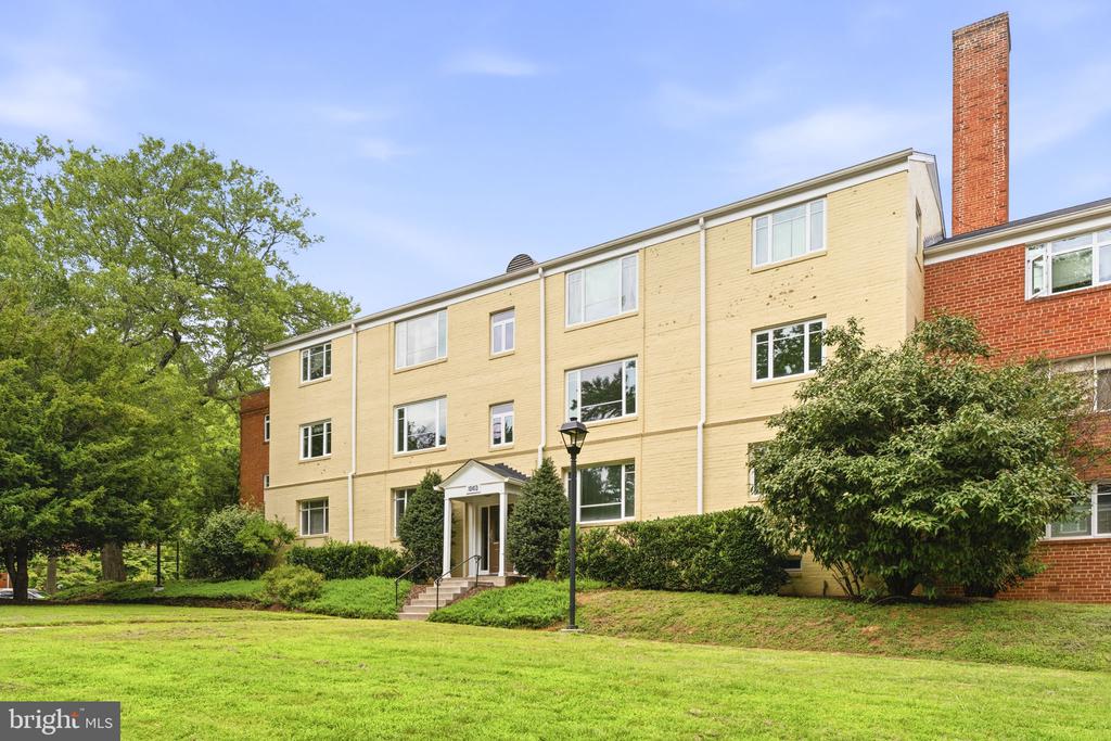 10413 MONTROSE AVENUE Unit: 202