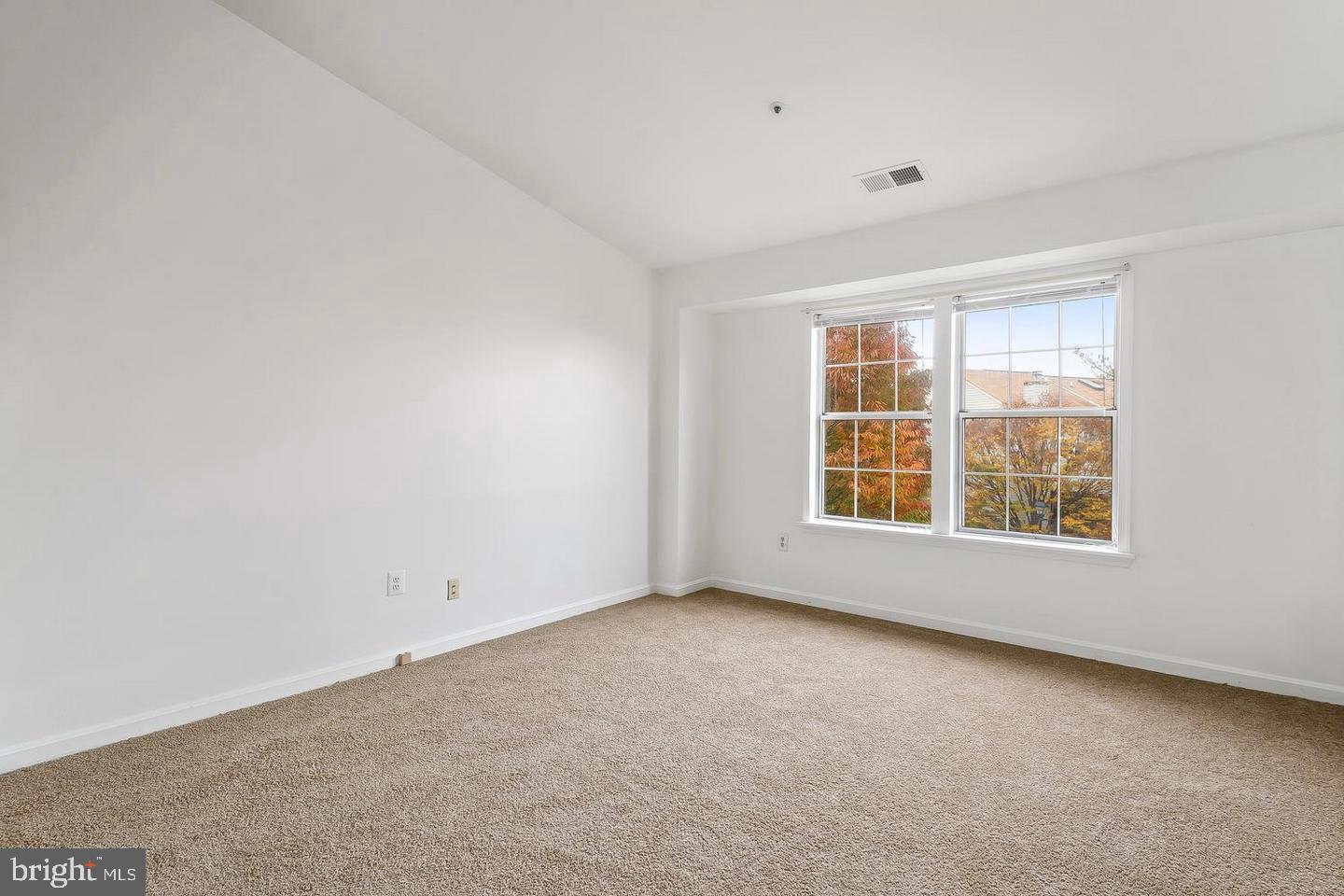 7902 Bayshore DRIVE Unit: 32