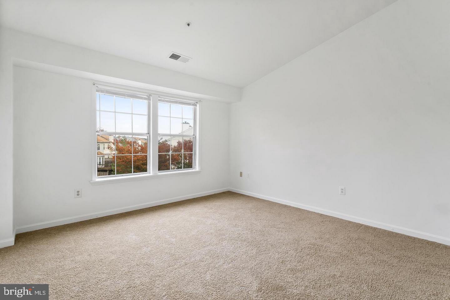 7902 Bayshore DRIVE Unit: 32