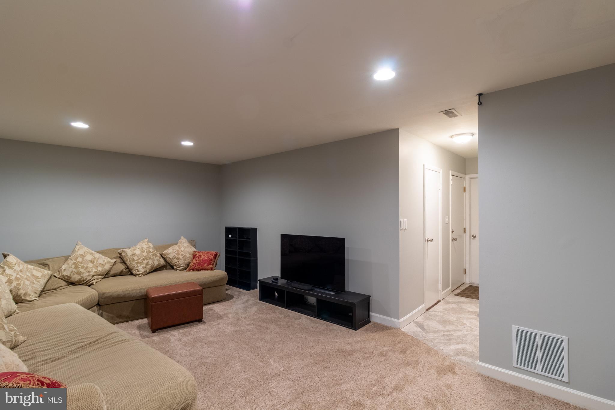 14619 Cambridge CIRCLE