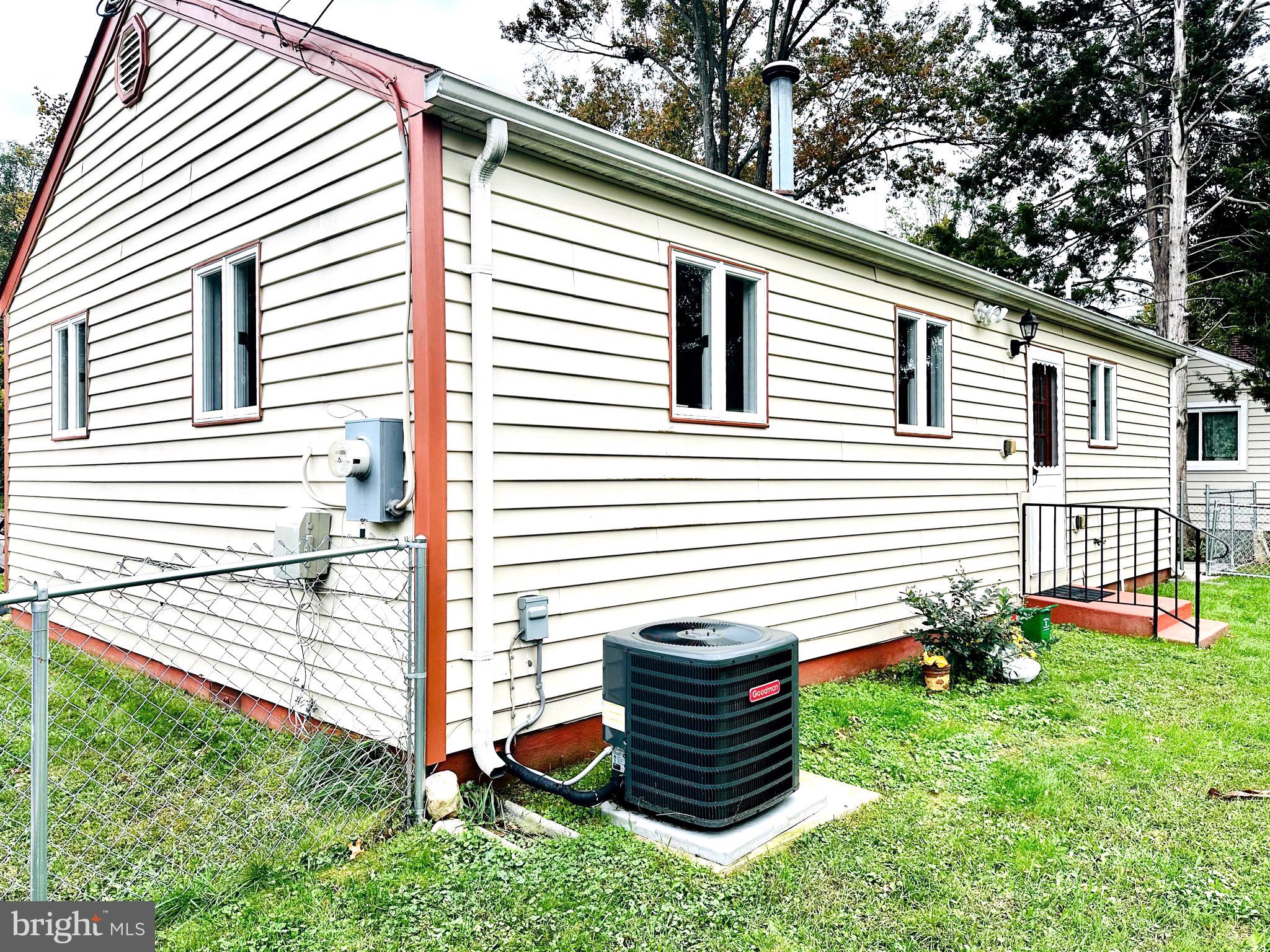 1043 Harrison DRIVE