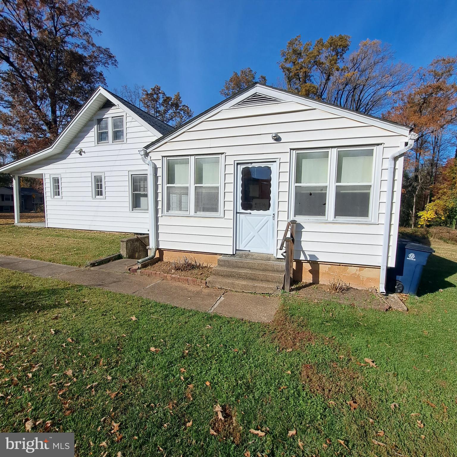 6131 Naval AVENUE