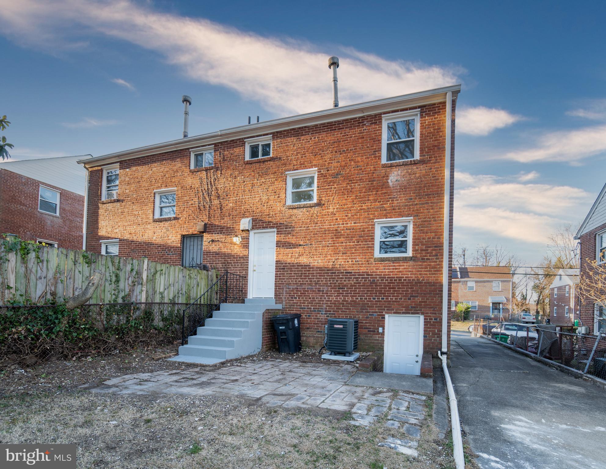 814 Berkshire Dr