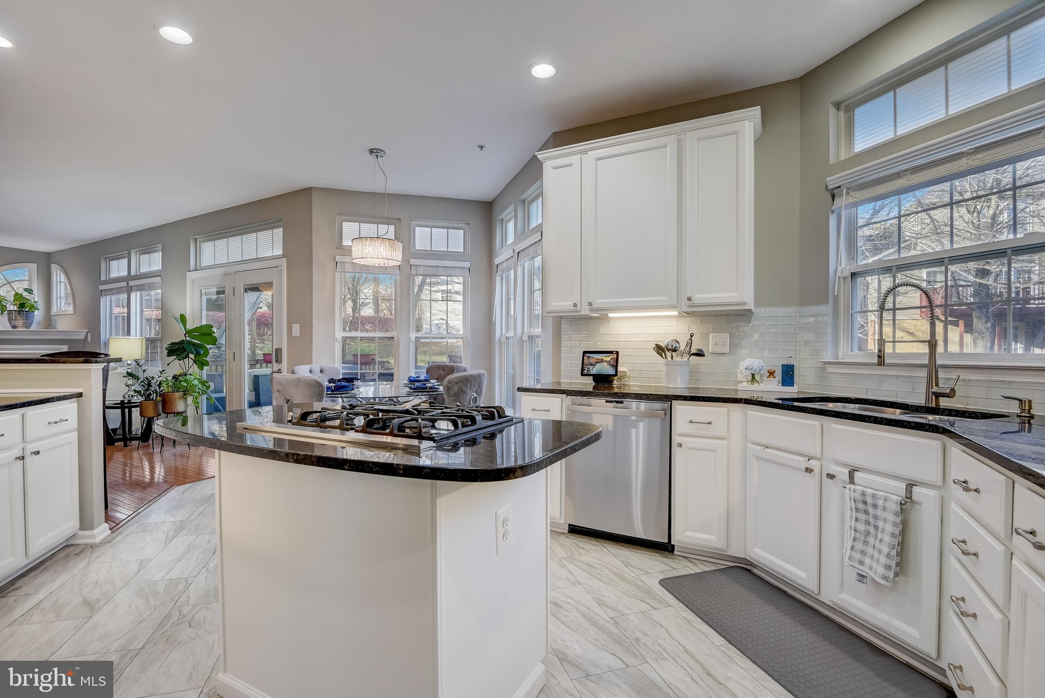 10202 Woodview Dr
