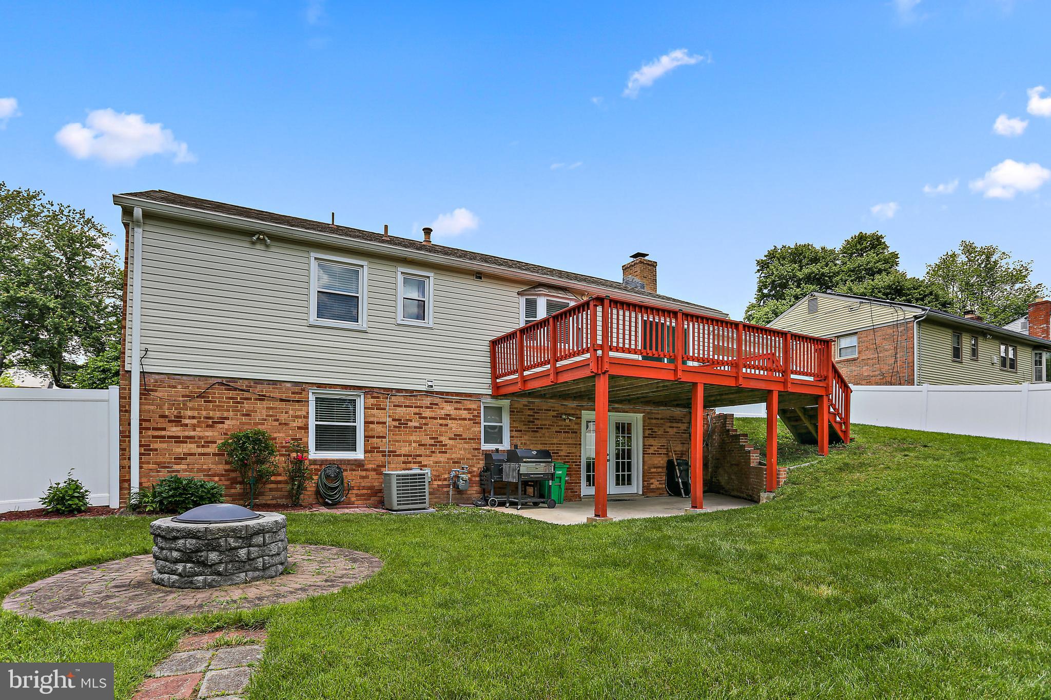 4918 Ashford Dr