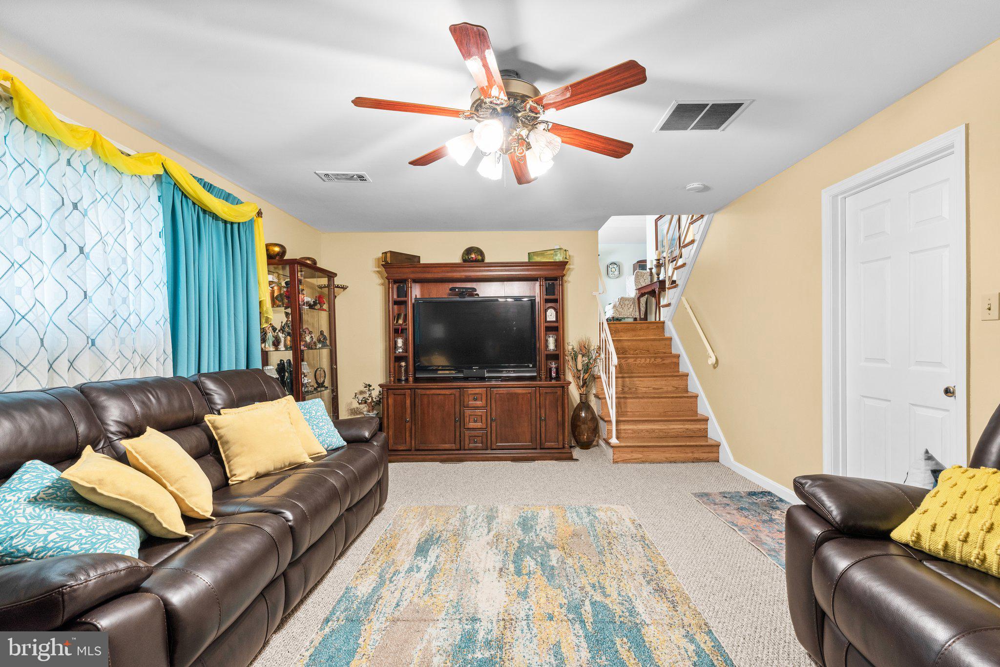 7003 Dolphin Rd