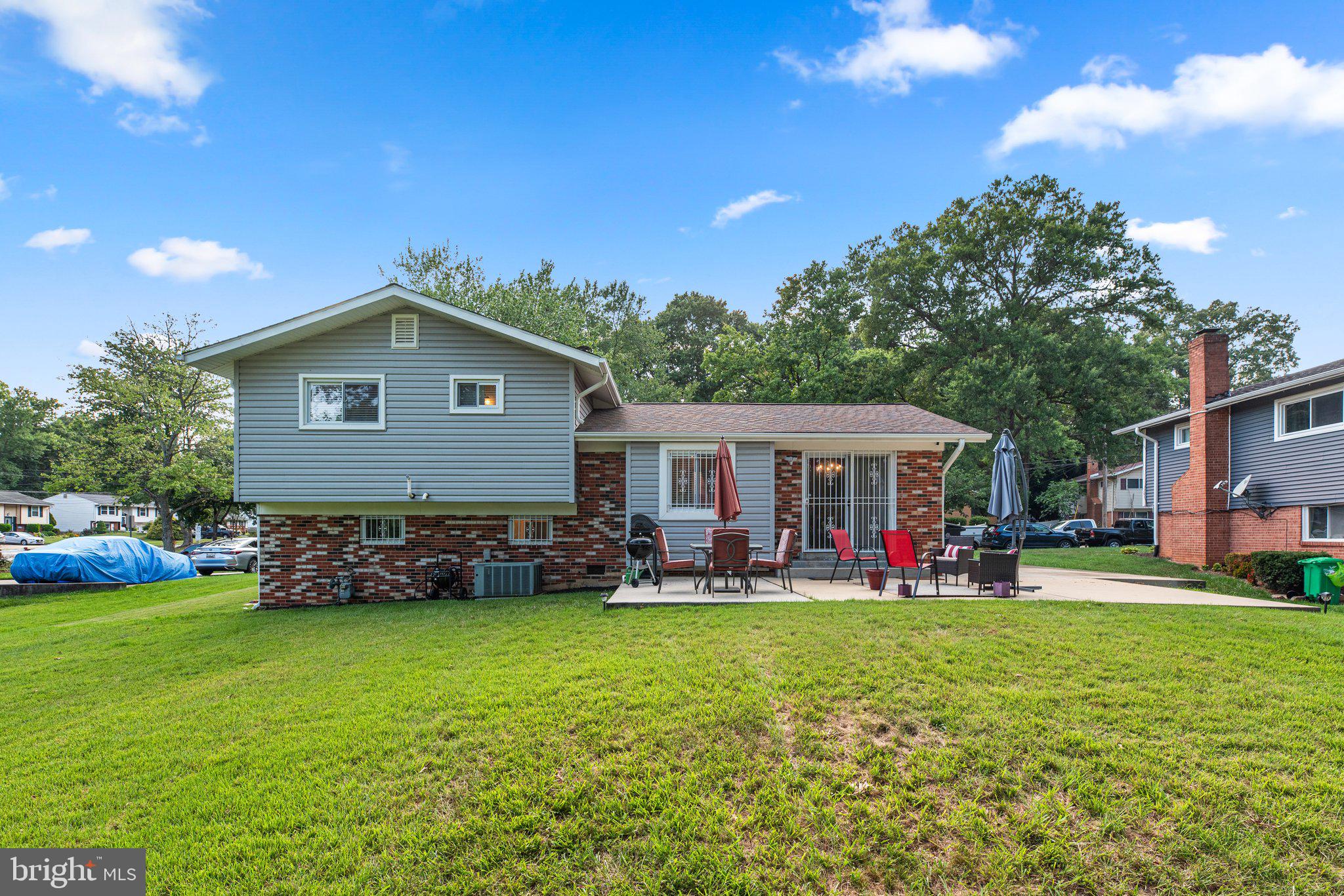 7003 Dolphin Rd
