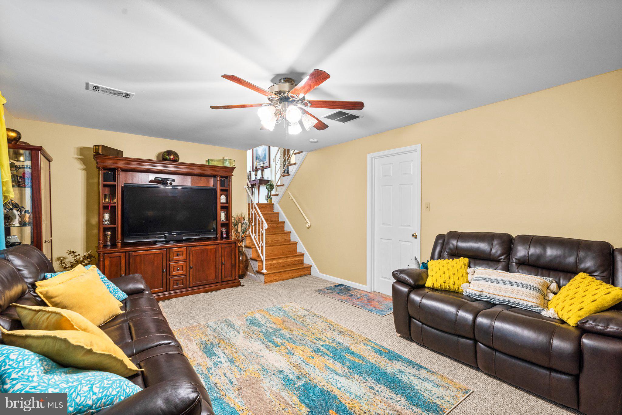 7003 Dolphin Rd