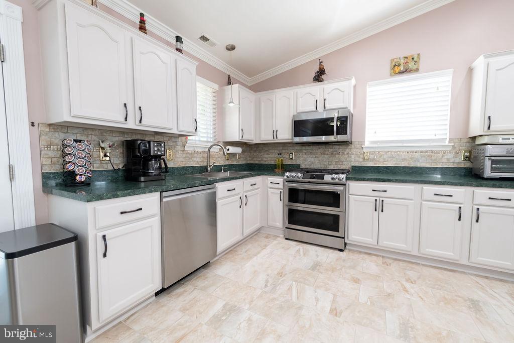 403 Greenhill Ave