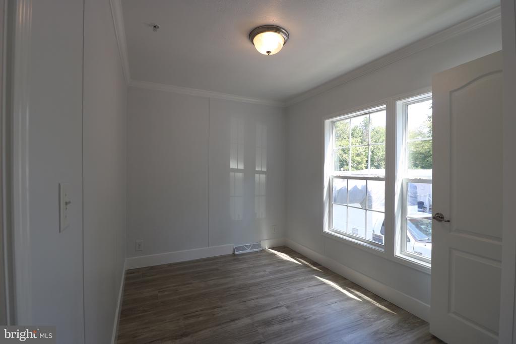 1817 ELMWOOD PARK DRIVE
