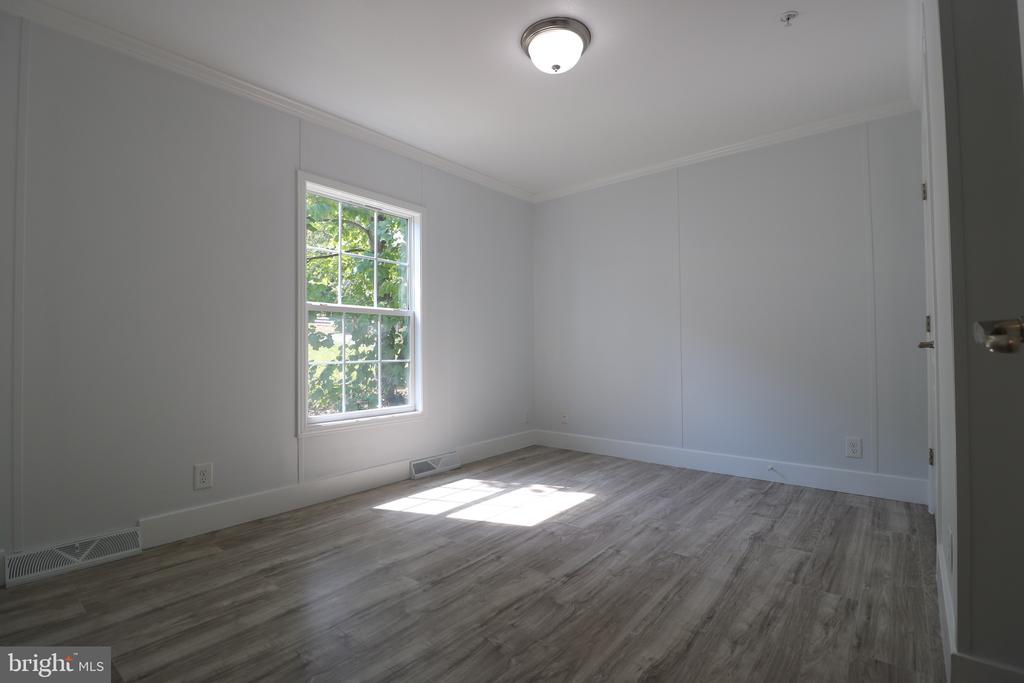 1817 ELMWOOD PARK DRIVE