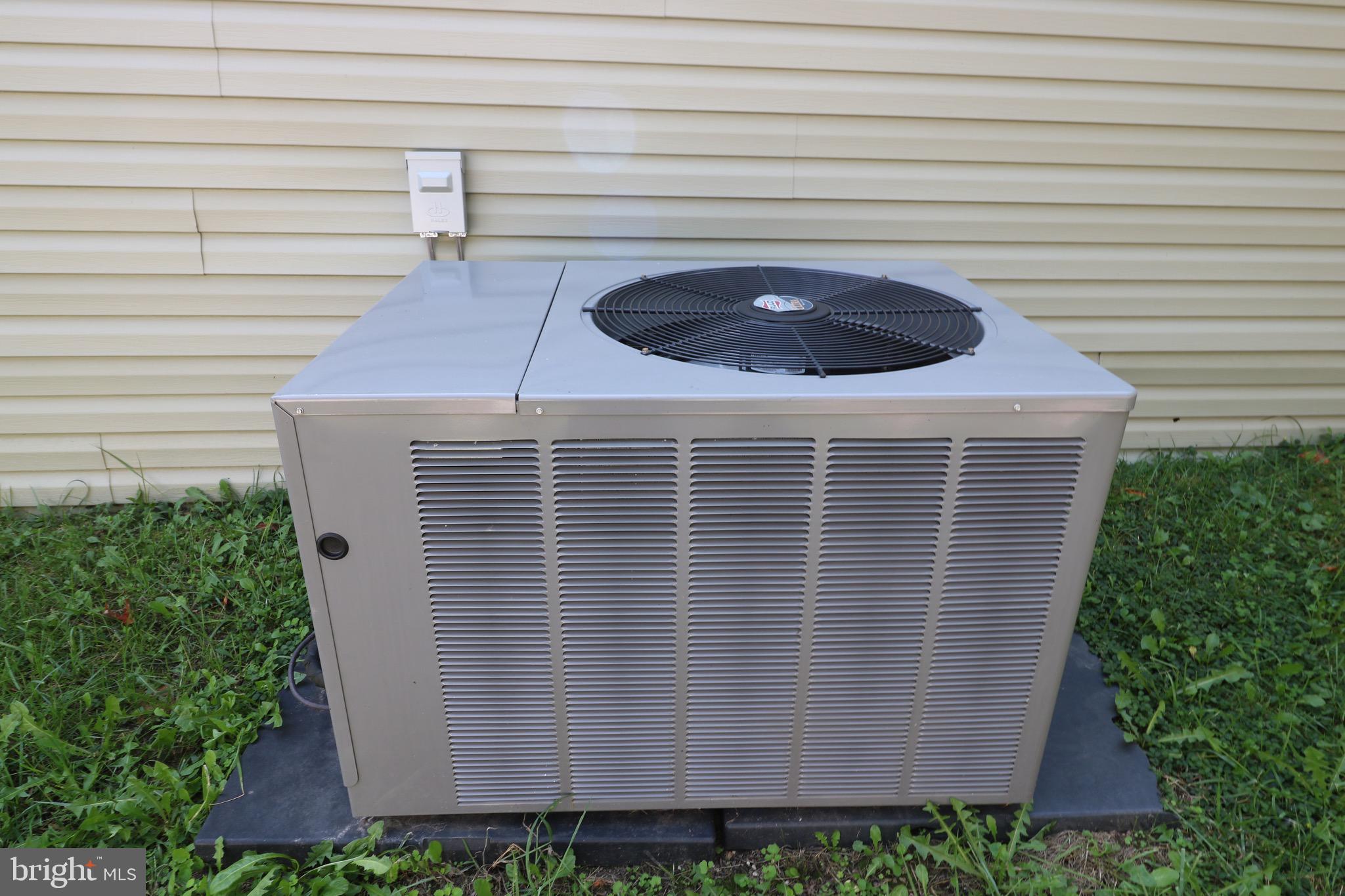 1817 ELMWOOD PARK DRIVE