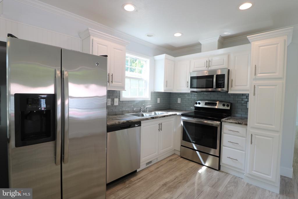 1817 ELMWOOD PARK DRIVE