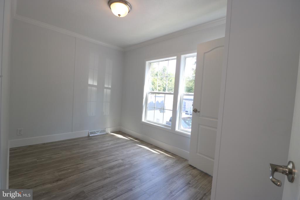 1817 ELMWOOD PARK DRIVE