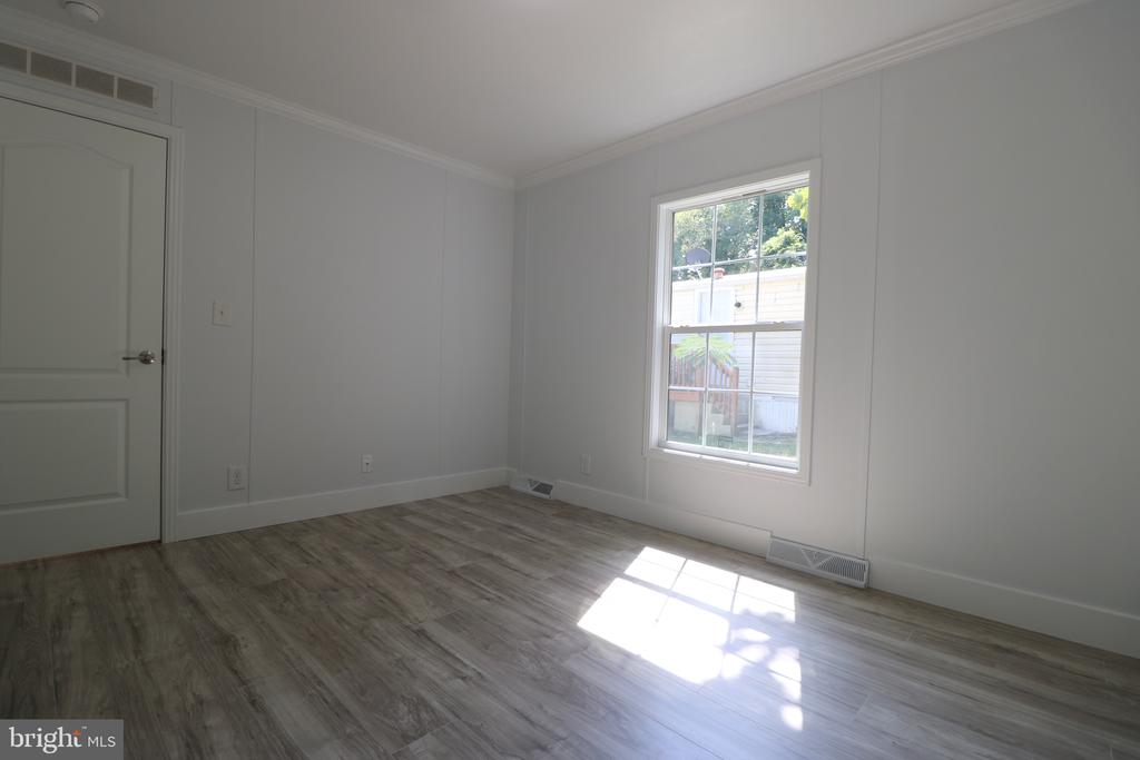 1817 ELMWOOD PARK DRIVE