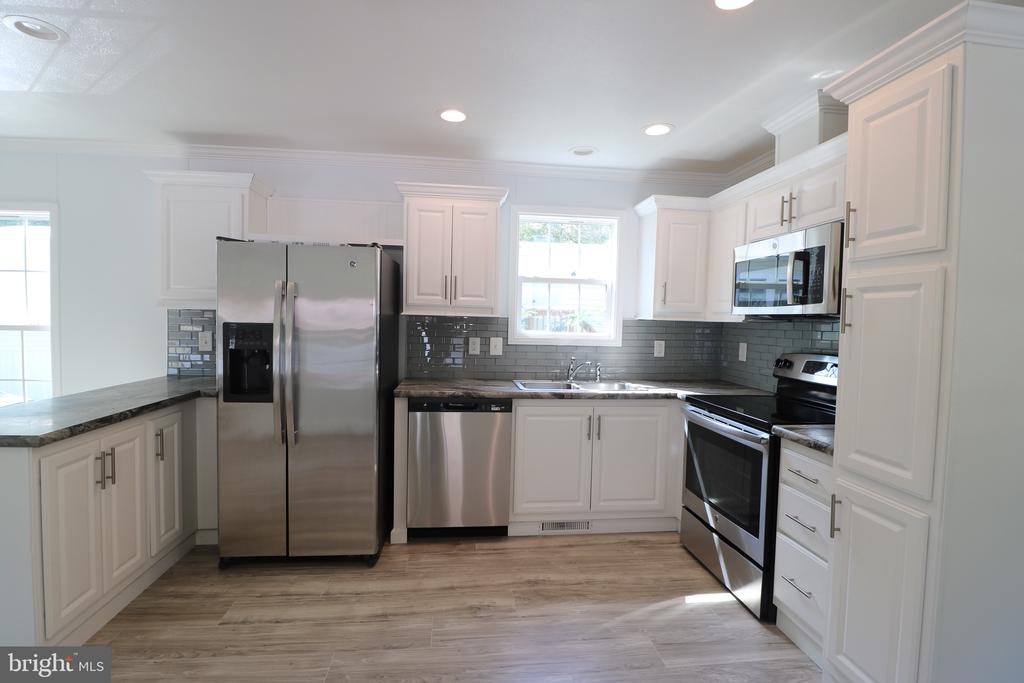 1817 ELMWOOD PARK DRIVE