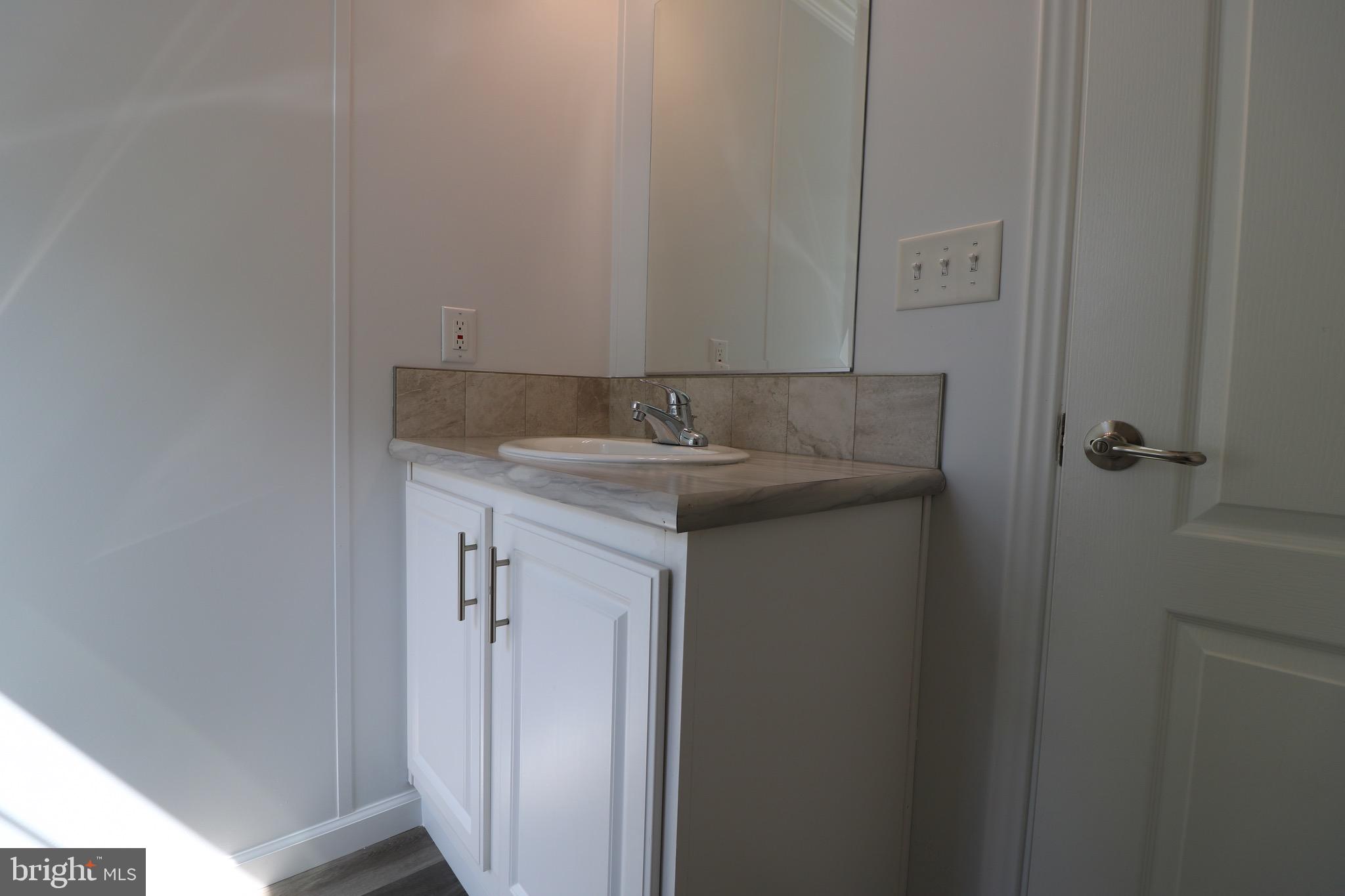 1817 ELMWOOD PARK DRIVE