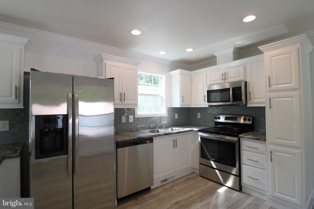 1817 ELMWOOD PARK DRIVE