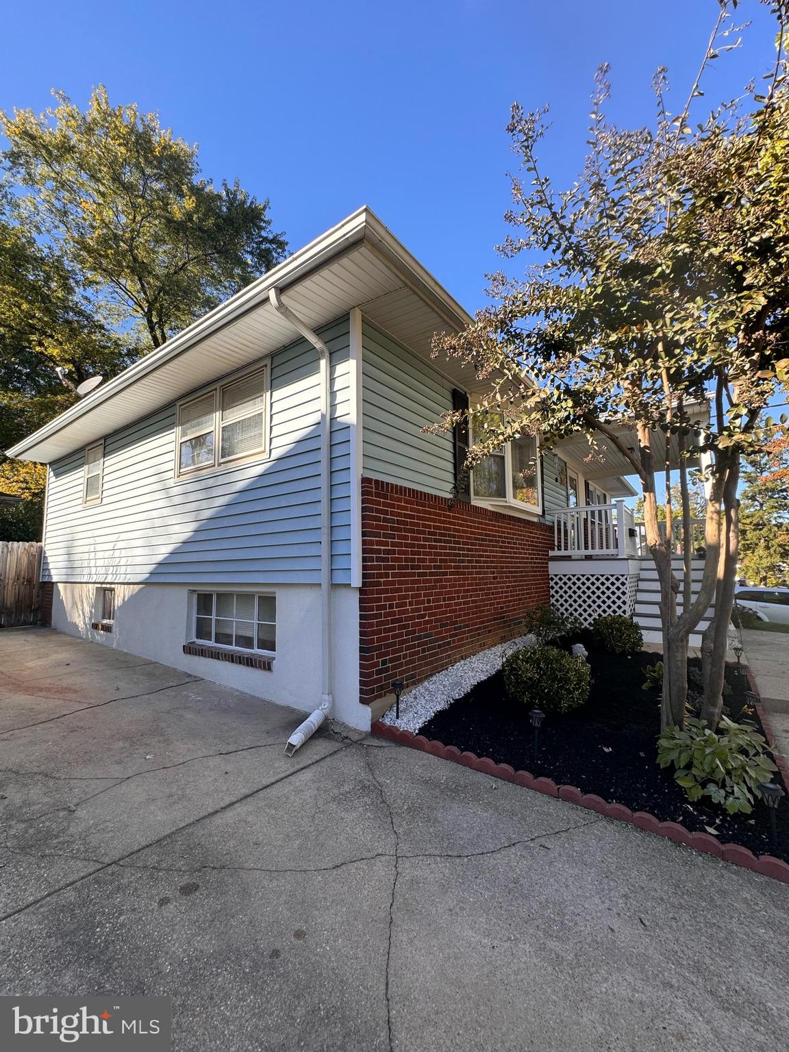 1111 Beall Pl