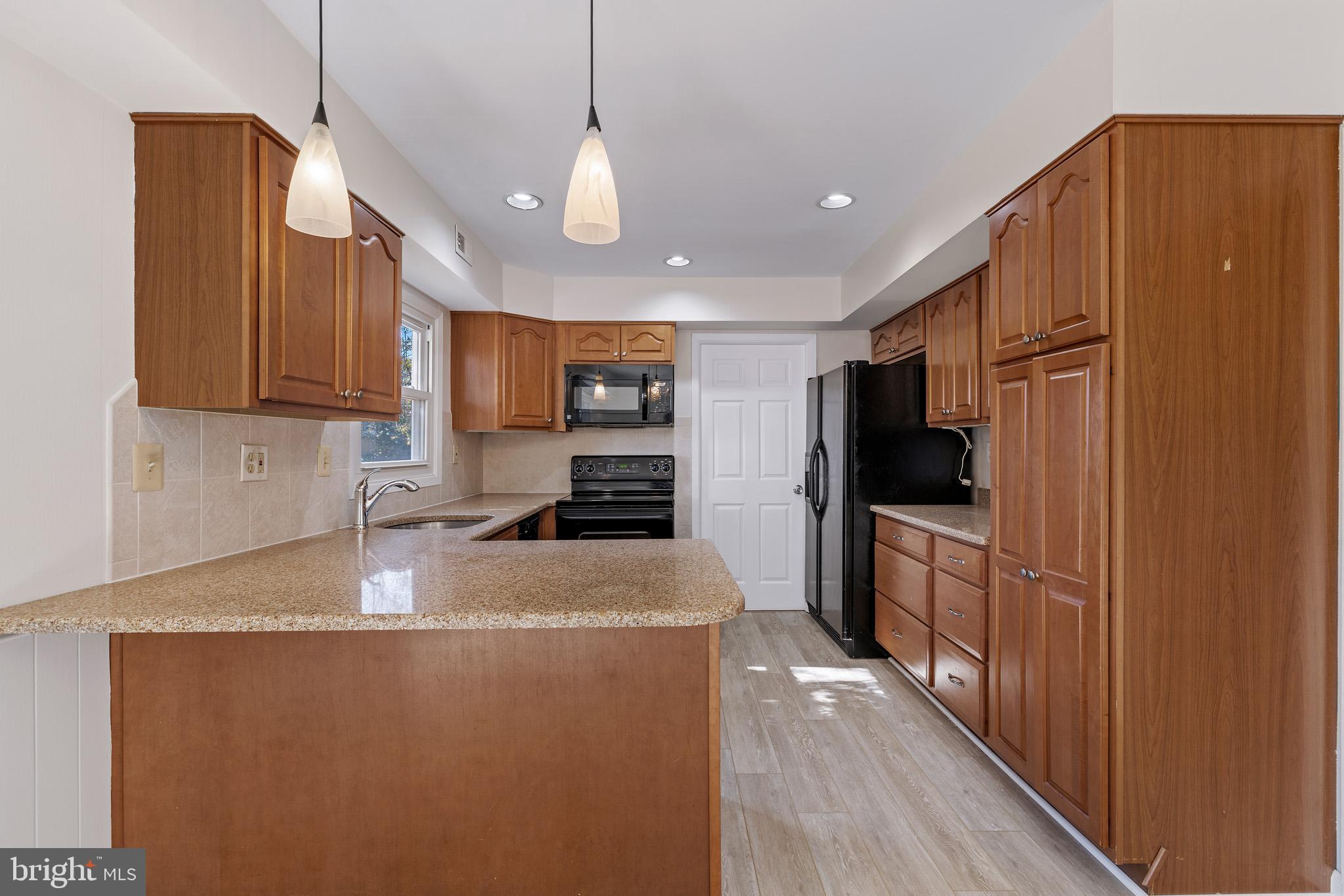 12515 Canfield Ln