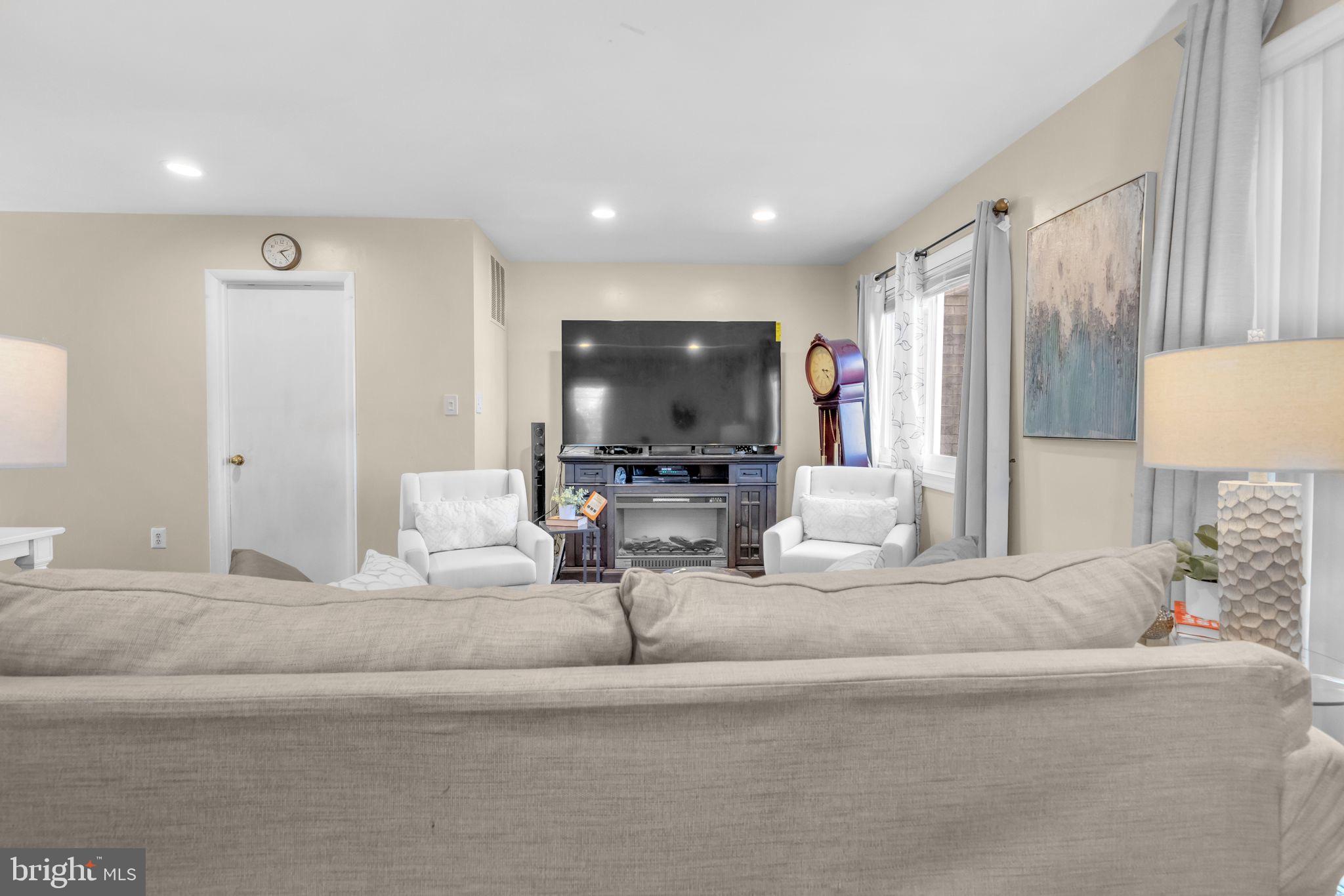7021 Cipriano Woods Ct
