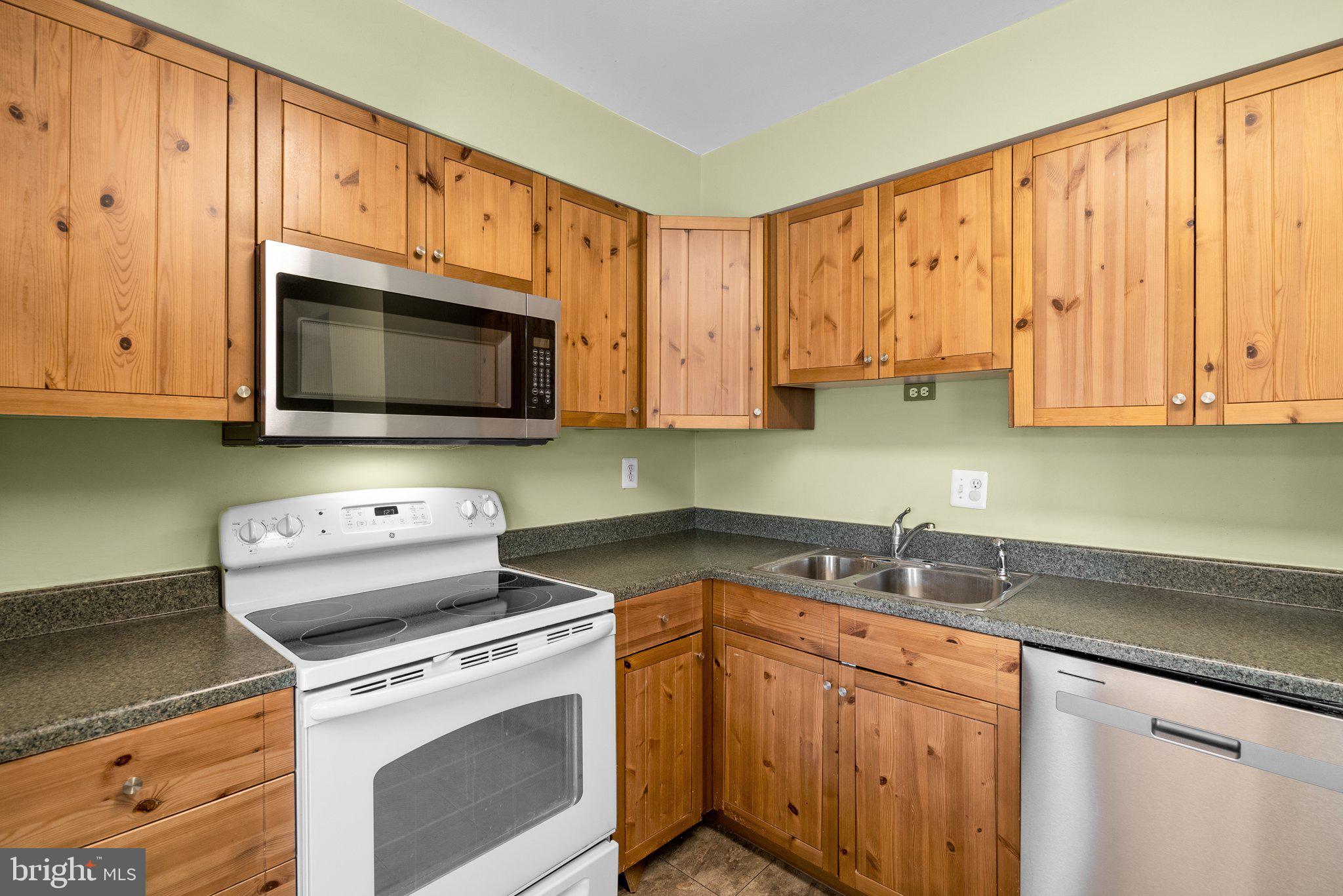 6942 Hanover Pkwy #301