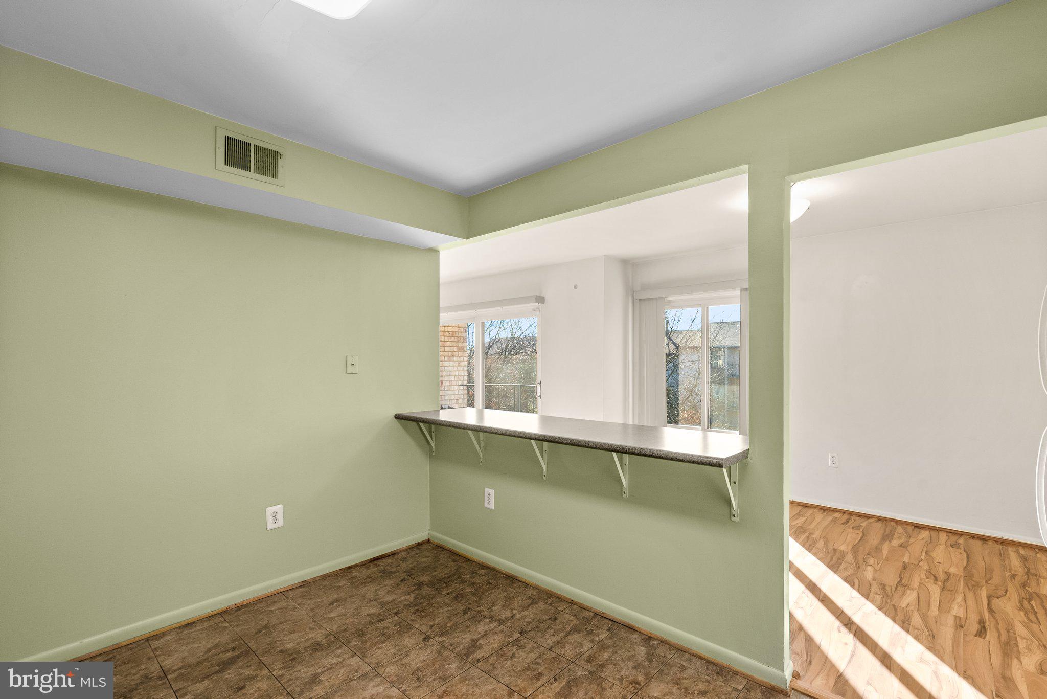 6942 Hanover Pkwy #301