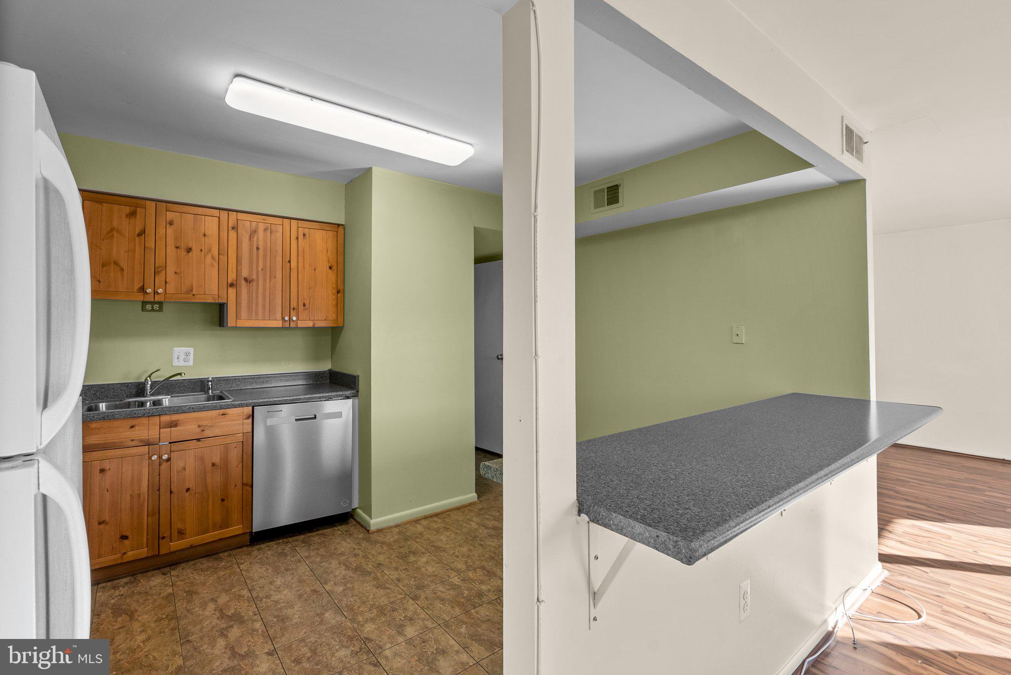 6942 Hanover Pkwy #301