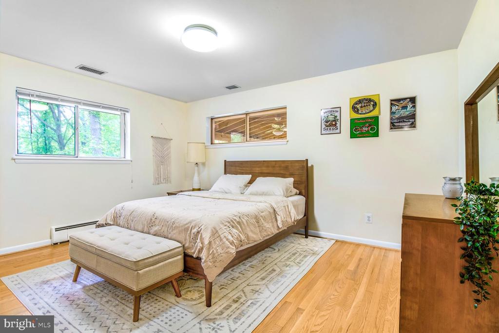 11202 Stephen Ln