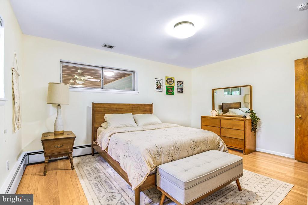 11202 Stephen Ln