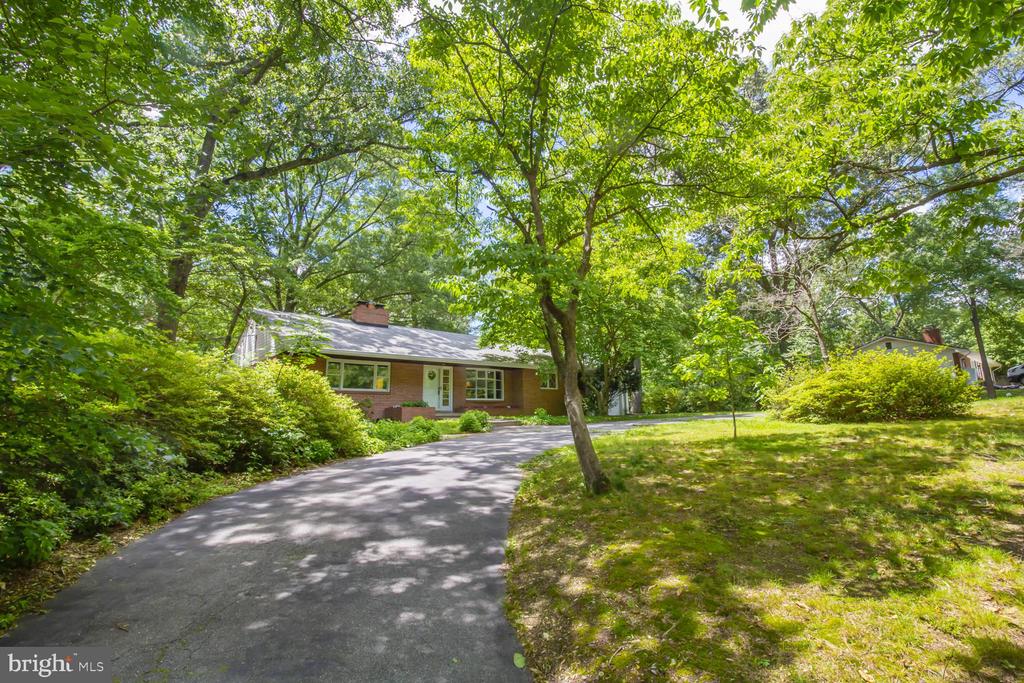 11202 Stephen Ln