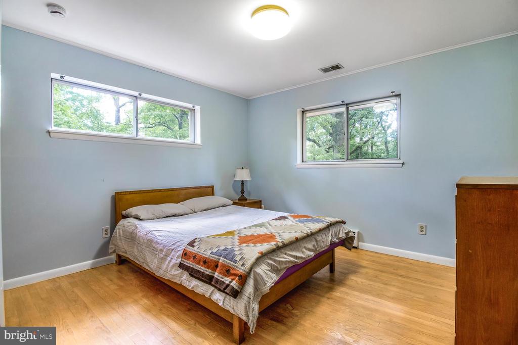 11202 Stephen Ln