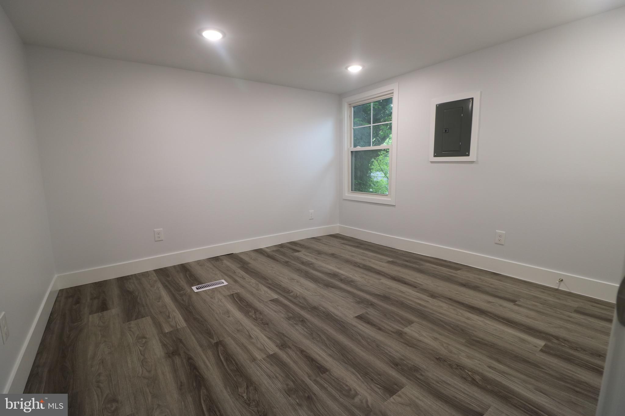 9520 DOGWOOD PARK ST